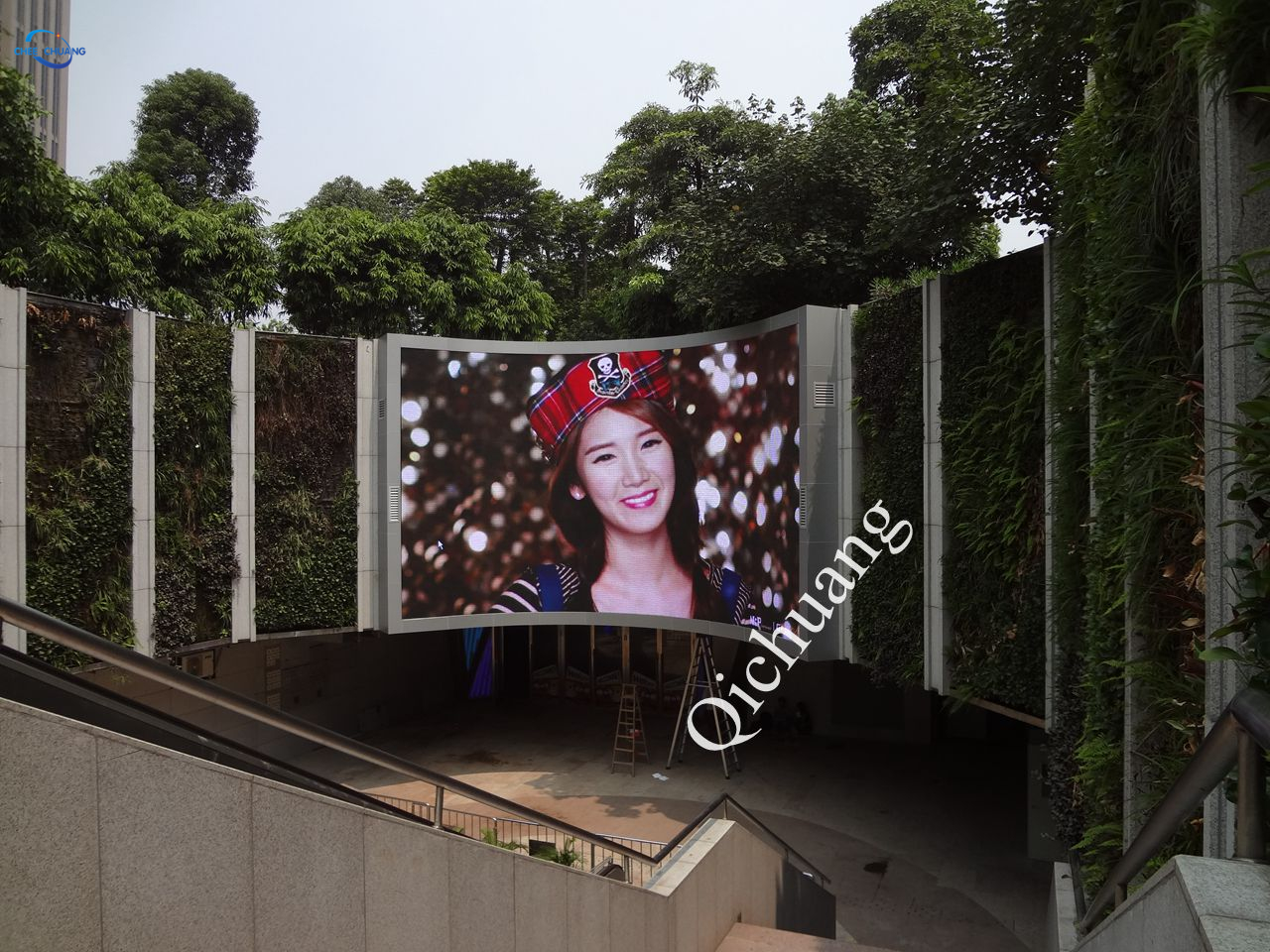Vantagens dos displays LED curvos sem costura
