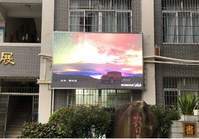 Escolhendo um fabricante de display LED para ambientes externos e internos
